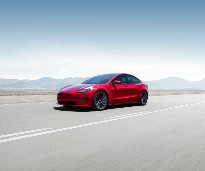 5 reasons why luxury car rentals are thriving in the market

